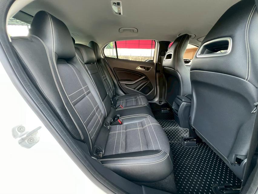BENZ GLA-CLASS 200 ปี 2015  9