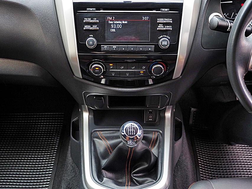 NISSAN NAVARA NP300 2.5 E DOUBLE CAB CALIBRE BLACK EDITION ปี 2020 11