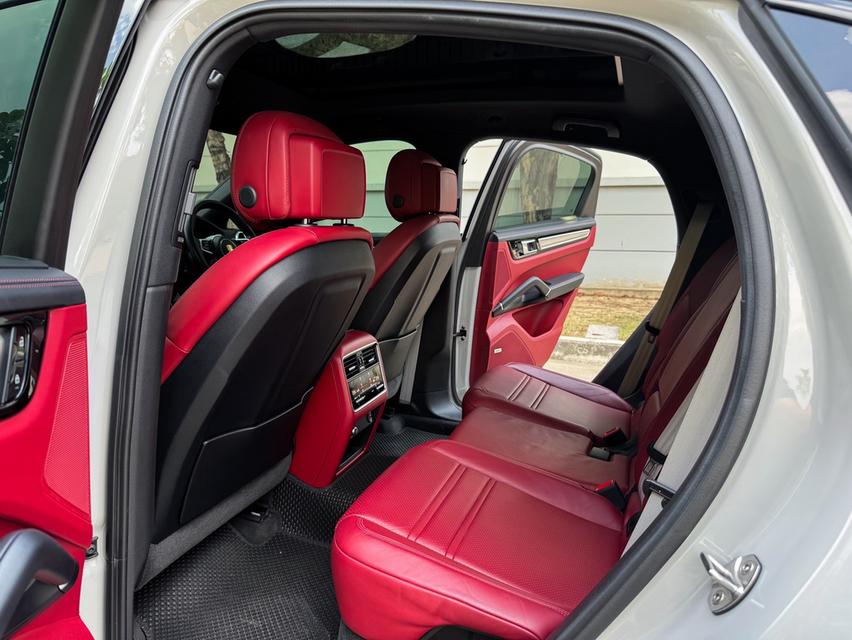 รหัสรถ AVA22 🌟 Porsche Cayenne e-hybrid Coupe ปี 2024 Platinum Edition รูปที่ 12