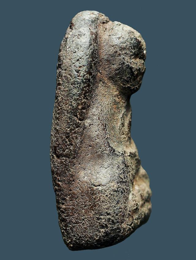 หลวงปู่ทวดเนื้อว่าน พิมพ์พระรอด เก่าๆ 4