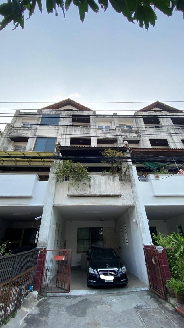 ขายทาวน์เฮ้าส์ 5 ชั้น ลาดพร้าว 18 ใกล้ MRT ลาดพร้าว 1