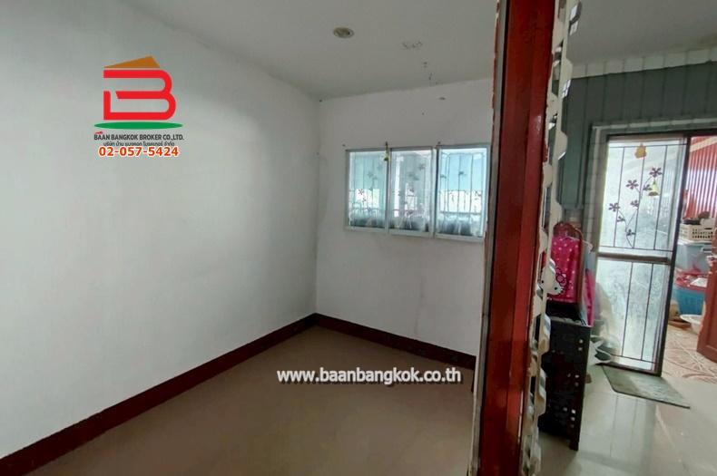 ทาวน์เฮาส์ ซอยทรงพล1 เนื้อที่ 63.8 ตรว. ถนนพหลโยธิน ต.คูคต อ.ลำลูกกา จ.ปทุมธานี