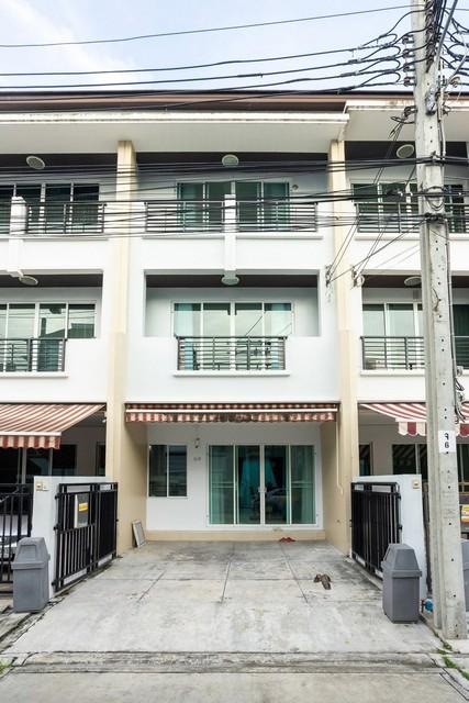 P825 ให้เช่าทาวน์โฮม 3 ชั้น โครงการ บ้านกลางเมือง ลาดพร้าว 71 นาคนิวาส 34 ตกแต่งสวยพร้อมเข้าอยู่ 1