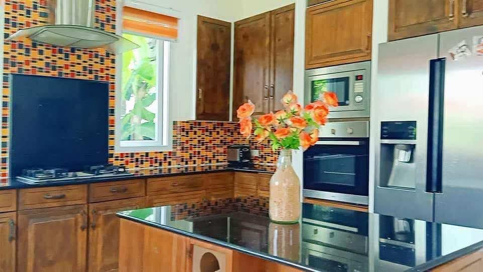 ขายบ้านสวยๆ 2 ชั้น ตกแต่งน่าอยู่ สามารถต่อยอดเป็นธุรกิจบ้านพักพูลวิลล่าได้ ยู่ฝั่งหาดบางเสร่ อ.สัตหีบ จ.ชลบุรี 9