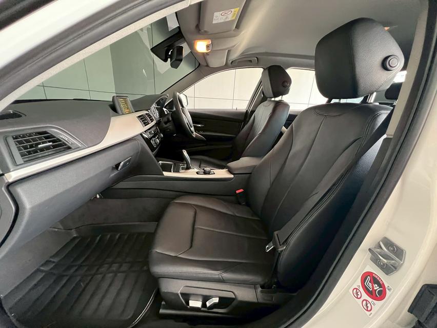 BMW 318i ปี 2016 จด ปี2017 (โฉม F30) สีขาว มือเดียว 13