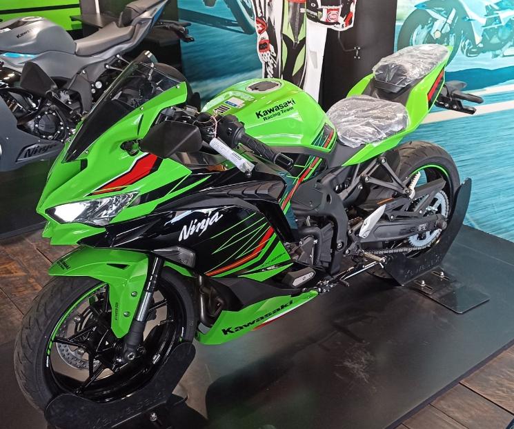 ขายด่วน Kawasaki ZX-25R สีเขียวสวย