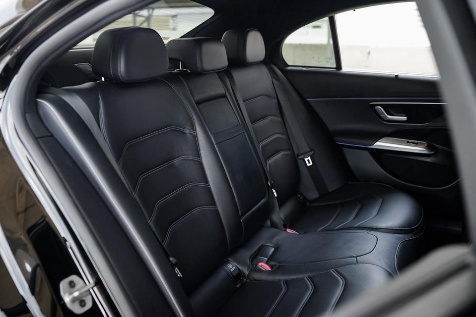 ✨Mercedes-Benz E220d AMG Line ปี 2024 สีดำ พร้อมวารันตีถึง 2027 รูปที่ 16