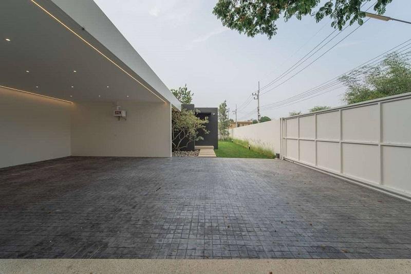 ขายบ้านเดี่ยวสร้างใหม่สไตล์โมเดิร์น pool villa ขนาด 378 ตรว วิวดอยสุเทพ หางดง เชียงใหม่.