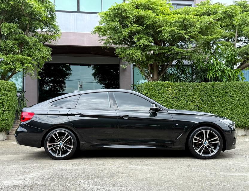 2019 BMW 320D GT MSPORT LCI รถมือเดียวออกป้ายแดง รถวิ่งน้อย เข้าศูนย์ทุกระยะ รถไม่เคยมีอุบัติเหตุครับ