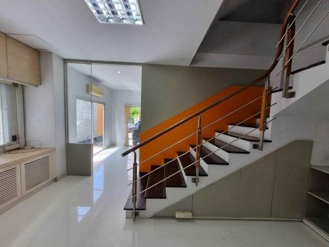 ให้เช่าโฮมออฟฟิศ 3 ชั้น 37 ตร.ว. ถนนรัชดาภิเษก เขตดินแดง ใกล้ MRT รัชดา 6