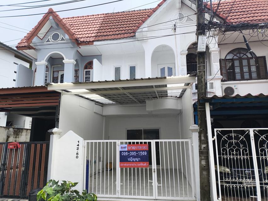 ทาวน์เฮ้าส์ 2 ชั้น รีโนเวทใหม่ พร้อมเข้าอยู่ คู้บอน27 แยก42  ใกล้รถไฟฟ้าสายสีชมพู ทางด่วนจตุโชติ 1