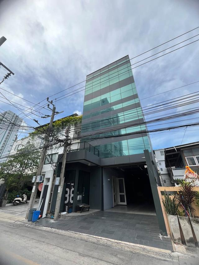 U1495 ให้เช่า Home Office 5 ชั้น ทำเลใจกลางเมือง ทองหล่อ 23  ขนาดพื้นที่ 900 ตารางเมตร เดินทางสะดวกสบายใกล้ BTS ทองหล่อ และ BTS เอกมัย 1