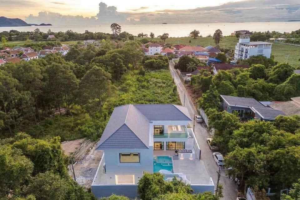 For rent pool villa Pattaya Najomtien can walk to the beach 10