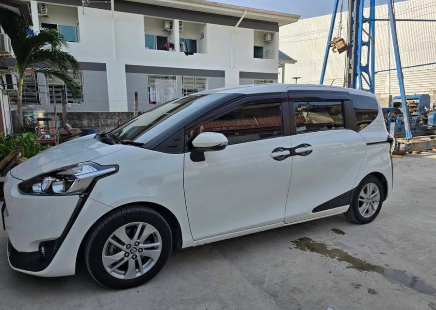 ขายรถยนต์ Toyota Sienta มือสอง