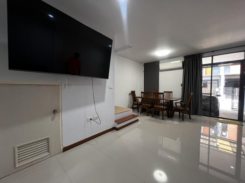 ให้เช่าทาวน์โฮม 3.5 ชั้น พร้อมเฟอร์นิเจอร์ โครงการ Haus35 แจ้งวัฒนะ 3