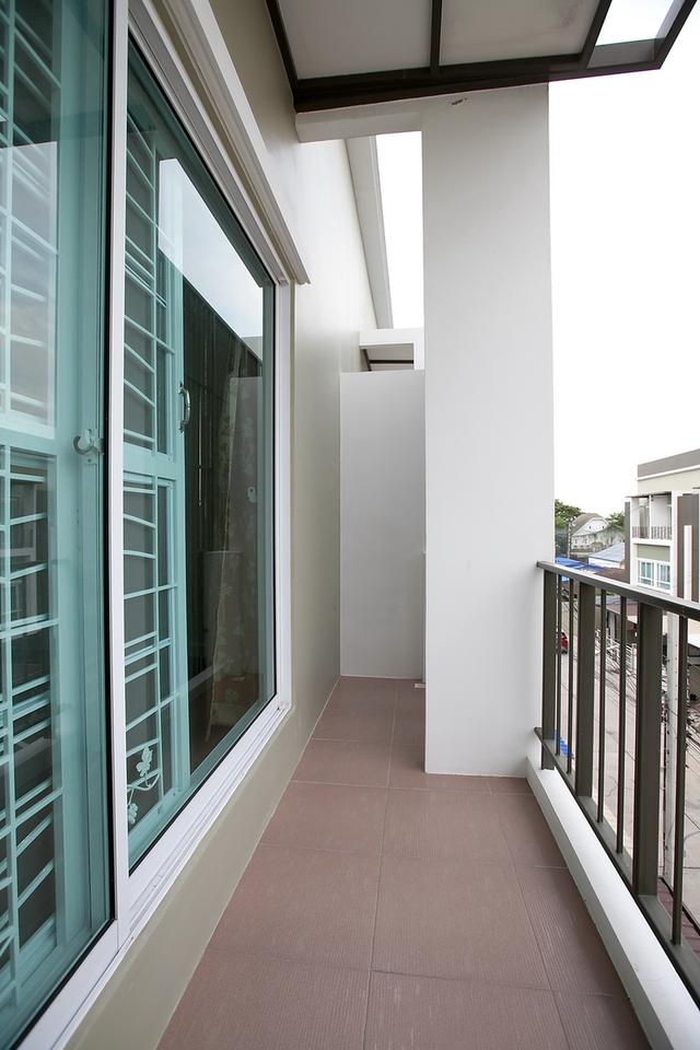 ให้เช่า! ทาวน์โฮม 3 ชั้น Nalin Avenue 2 รามคำแหง (164 ตร.ม.) ติดสถานีรถไฟฟ้าสายสีส้ม ราคาดี! 3
