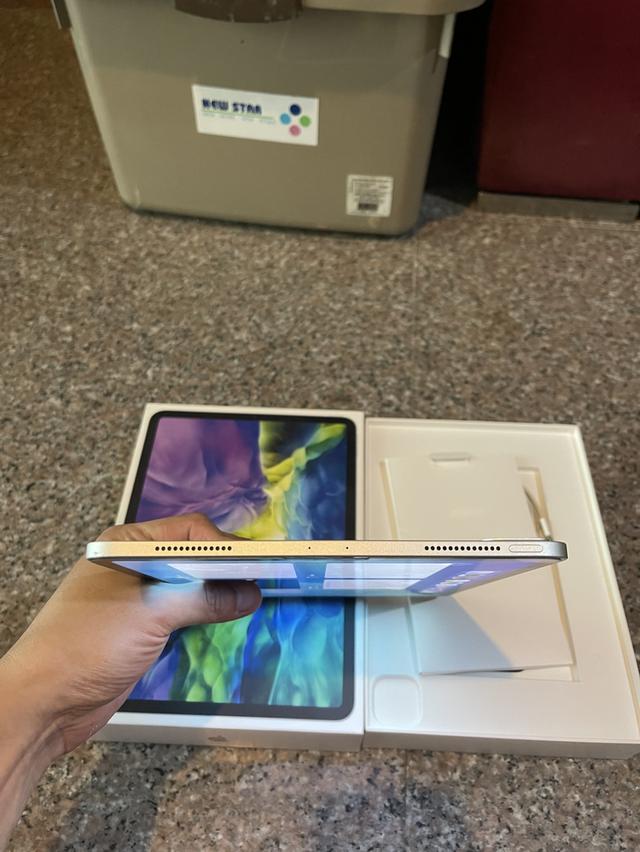 ขายiPadPro11นิ้วสีหายากSilver256กิ๊กสูนTrueมีกล่องใช้งานดีถูกมากกห