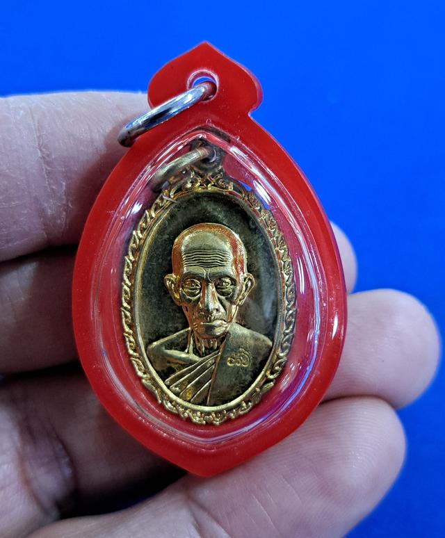 เหรียญรุ่นรวยรวยเฮงเฮง ปี2560#หลวงพ่อรวย วัดตะโก อยุธยาเนื้อทองทิพย์พร้อมเลี่ยม แท้ทันหลวงพ่อรวย #เหรียญรุ่นนี้มีประสบการณ์ครับ*