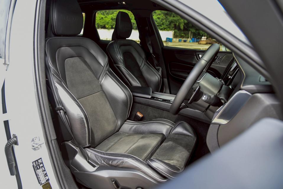 รหัสรถ CBL7547 Volvo XC60 2.0 T8 R-Design 4WD AT 2019 11