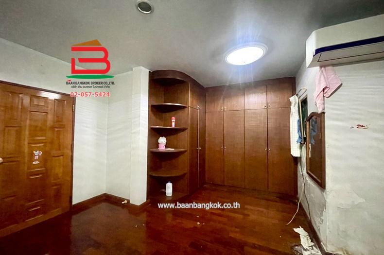 บ้านแฝด หมู่บ้าน ลัลลี่วิลล์ (ซอยลำลูกกา 43) เนื้อที่ 38.5 ตรว. ใกล้บิ๊กซีคลอง 4 ถนนลำลูกกา ตำบลลาดสวาย อำเภอลำลูกกา จังหวัดปทุมธานี 8