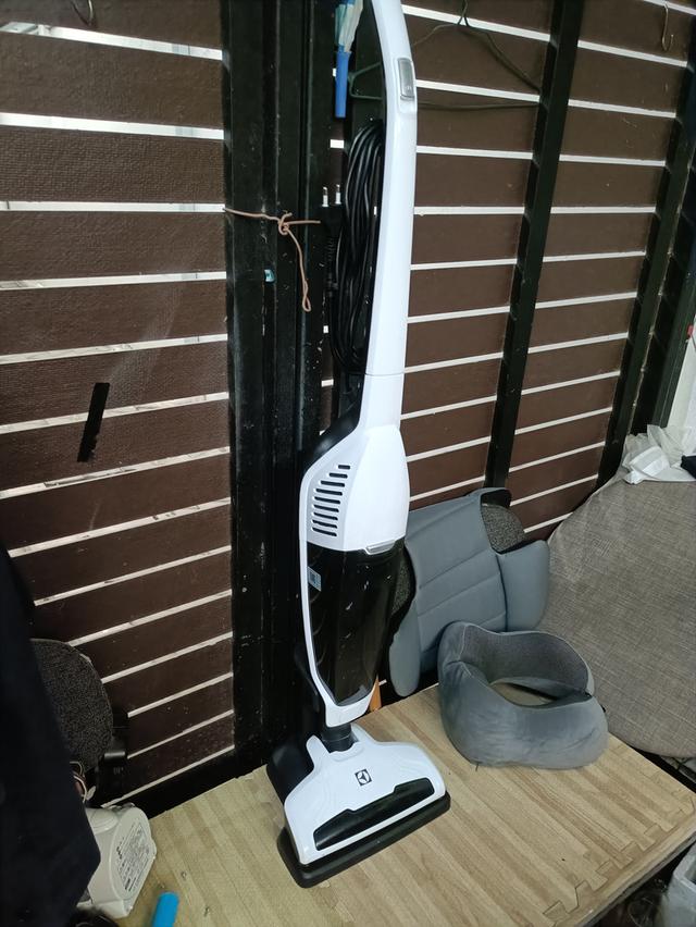เครื่องดูดฝุ่น electrolux800 บาท