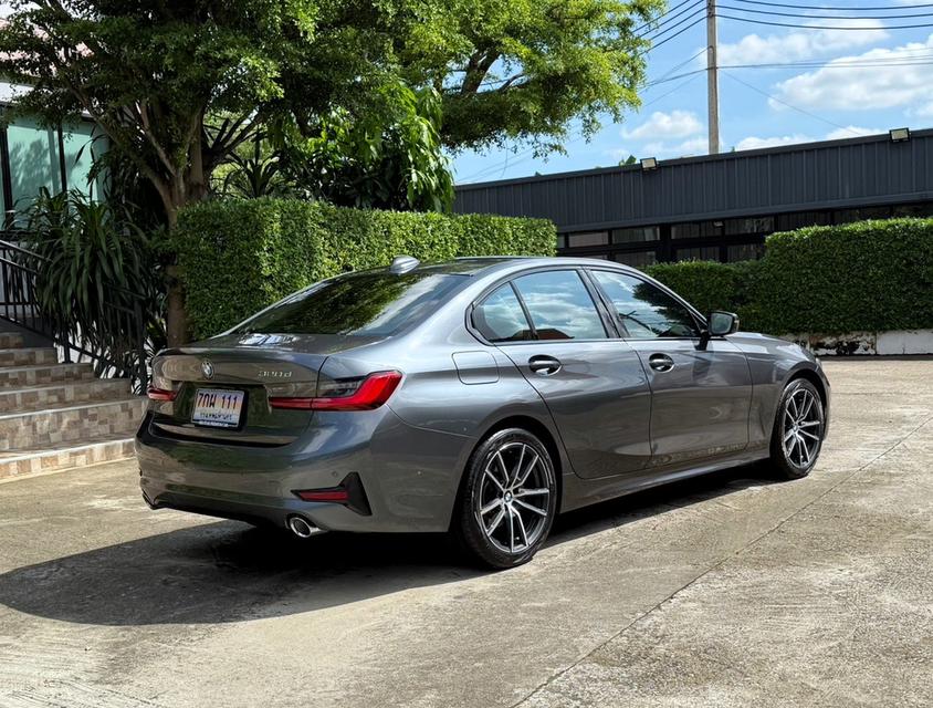 2020 BMW 320D LIMOUSINE รถมือเดียวออกป้ายแดง รถวิ่งน้อย เข้าศูนย์ทุกระยะ ไม่เคยมีอุบัติเหตุครับ