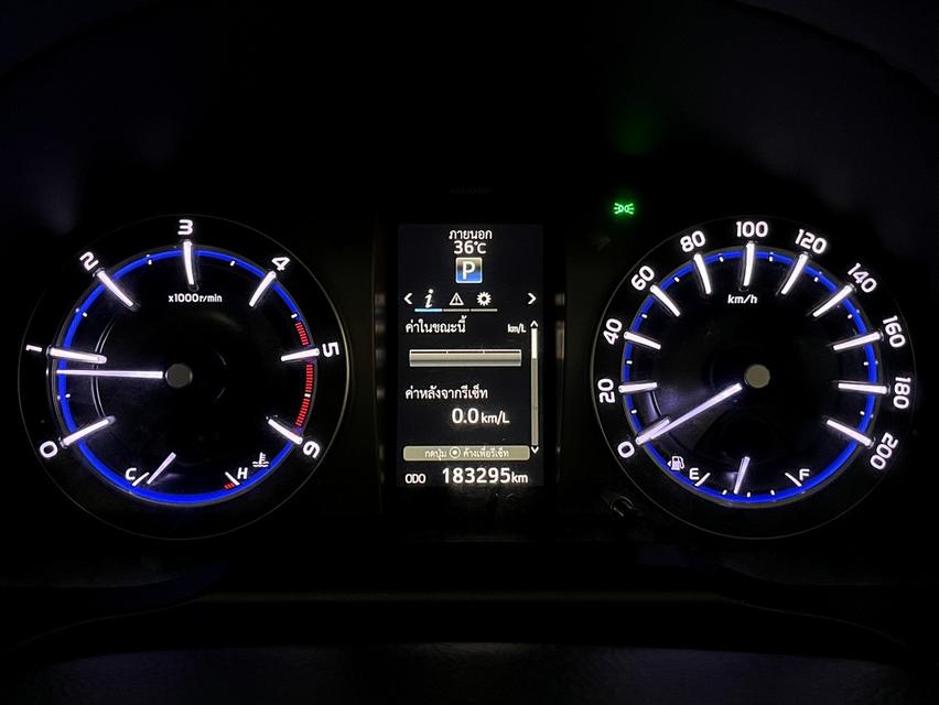 ขาย Toyoya Innova Crysta 2.8G ปี20 7