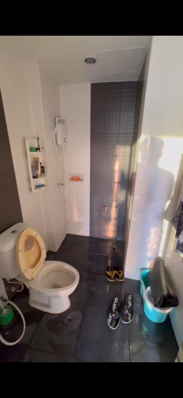 คอนโด Amata  Condo ชลบุรี ขายถูก พร้อมผู้เช่า เฟอร์นิเจอร์ครบ เพียม 978,000 บาทอม 6