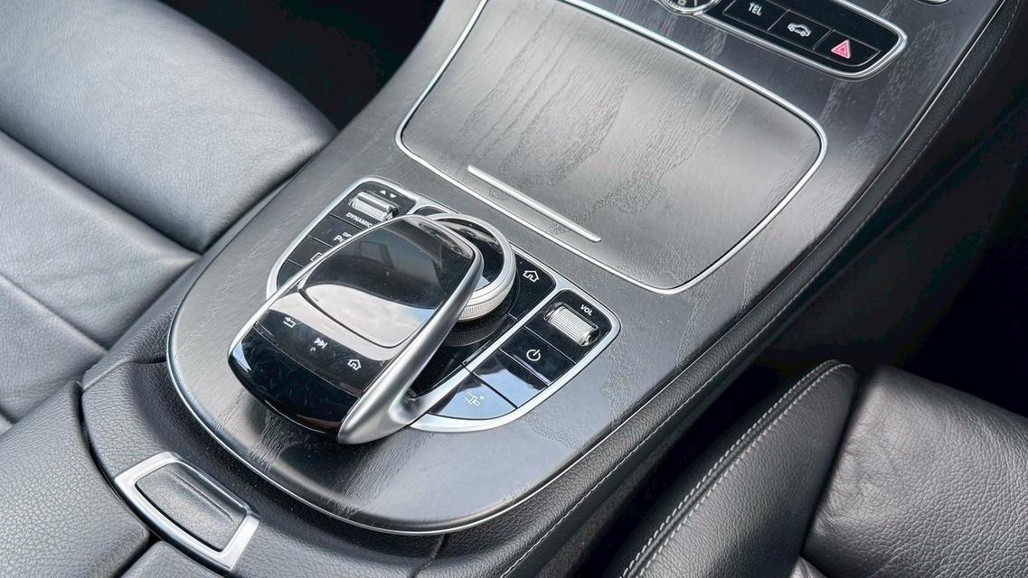 รหัสรถ TPV3749 BENZ E300 2.0 AMGปี : 2017 14