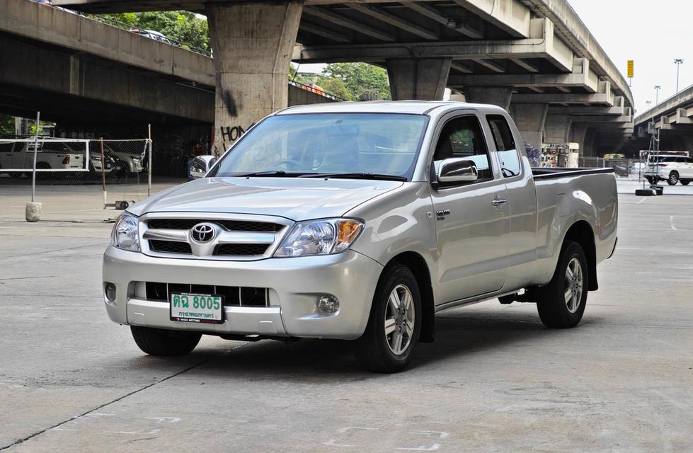 Toyota Hilux Vigo 2.5 G Cab D4D MT ปี 2005  1