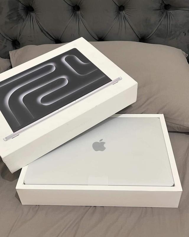 พร้อมส่ง Apple MacBook Pro 3