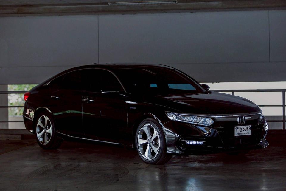 Honda Accord hybrid tech ปี 20 TOP สุด เลขไมล์น้อยสุดในตลาด 40,000 km.แท้ หน้าหลังเดิมน็อตไม่มีขยับ ขาย 849,000.- สอบถาม 0853375537 เอ
