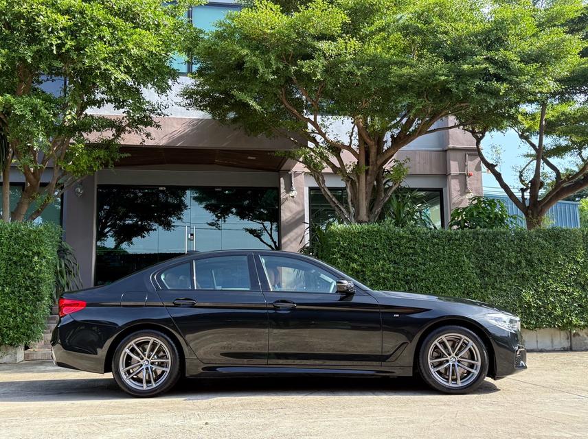 2020 BMW 520D MSPORT รถมือเดียวออกป้ายแดง รถวิ่งน้อย เข้าศูนย์ตรงระยะ รถไม่มีอุบัติเหตุครับ รูปย่อยที่ 2