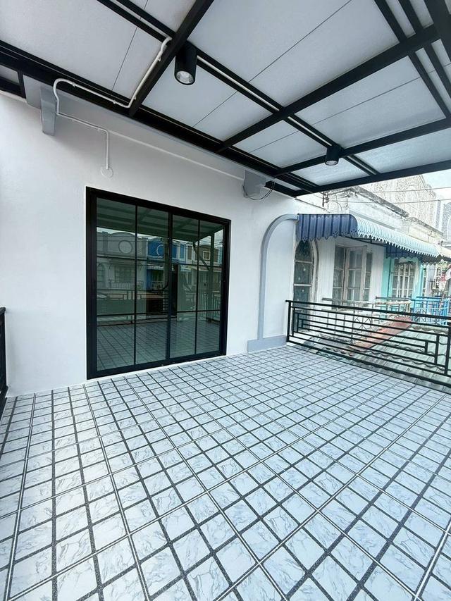 หมู่บ้านสิรารมย์ บ้านกล้วย-ไทรน้อย บางบัวทอง ทาวน์เฮาส์ 2 ชั้น ตกแต่งใหม่พร้อมอยู่  มีระเบียงด้านหน้า โครงการของแลนด์&เฮ้าส์ 18