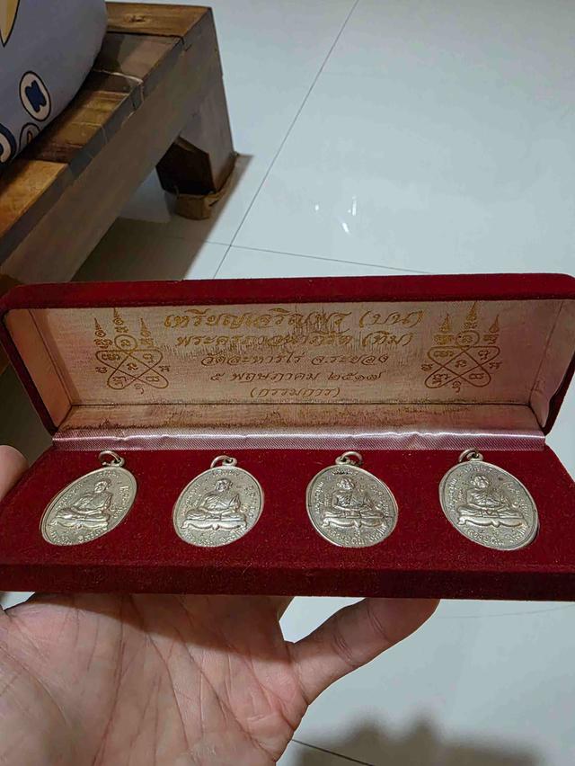 ของสะสม ชุดเหรียญ หลวงปู่ทิมพร้อมกล่อง หายาก เดิมๆ ขายตามสภาพ สวย น่าสะสม  พร้อมส่ง