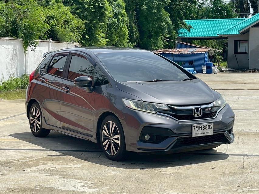 รักษาป้ายแดงมาเลยจ้า HONDA  JAZZ GK 1.5 RS top (MNC) Y2017 สีเทาดำ  ออโต้