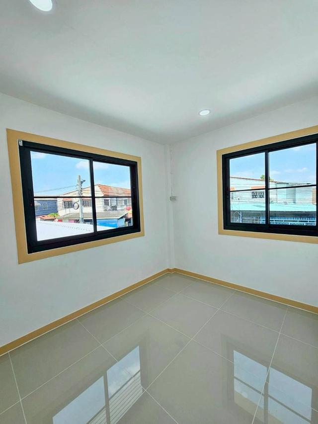 หมู่บ้านบัวทอง2  ติดรถไฟฟ้าสายสีม่วง สถานีคลองบางไผ่ ทาวน์เฮาส์ 2 ชั้น 18