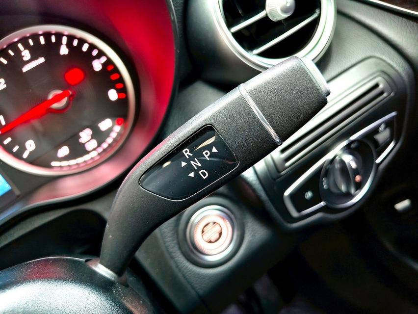 Mercedes-Benz GLC 220d 2.0L 9A/T ปี 2021 14