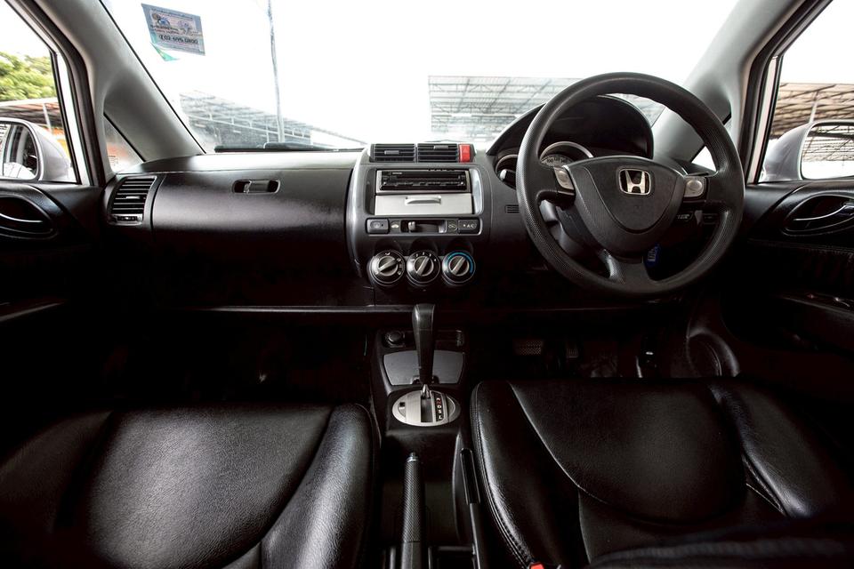 Honda Jazz 1.5S เกียร์ออโต้ ปี 2005 สีเทา  14