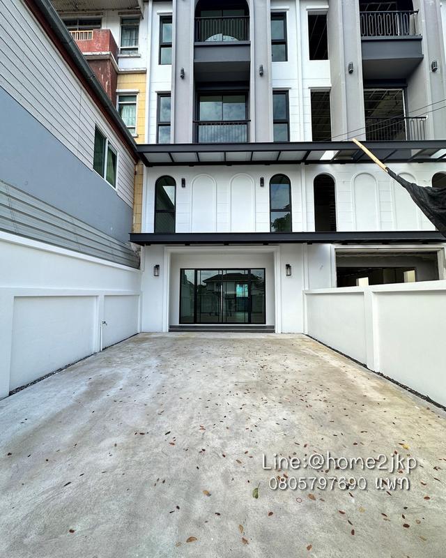 ทาวน์โฮม 4 ชั้น ลาดพร้าว 110 ทาวน์โฮมดีไซน์โมเดิร์น ทำเลลาดพร้าว 2