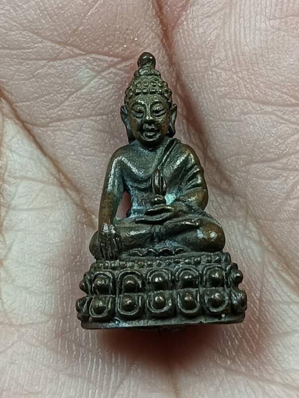 พระชัยวัฒน์ จากพระชุดกรรมการ แก้วสารพัดนึก วัดศาลาครืน ปี2524(จัดสร้างปี2523) ครับ