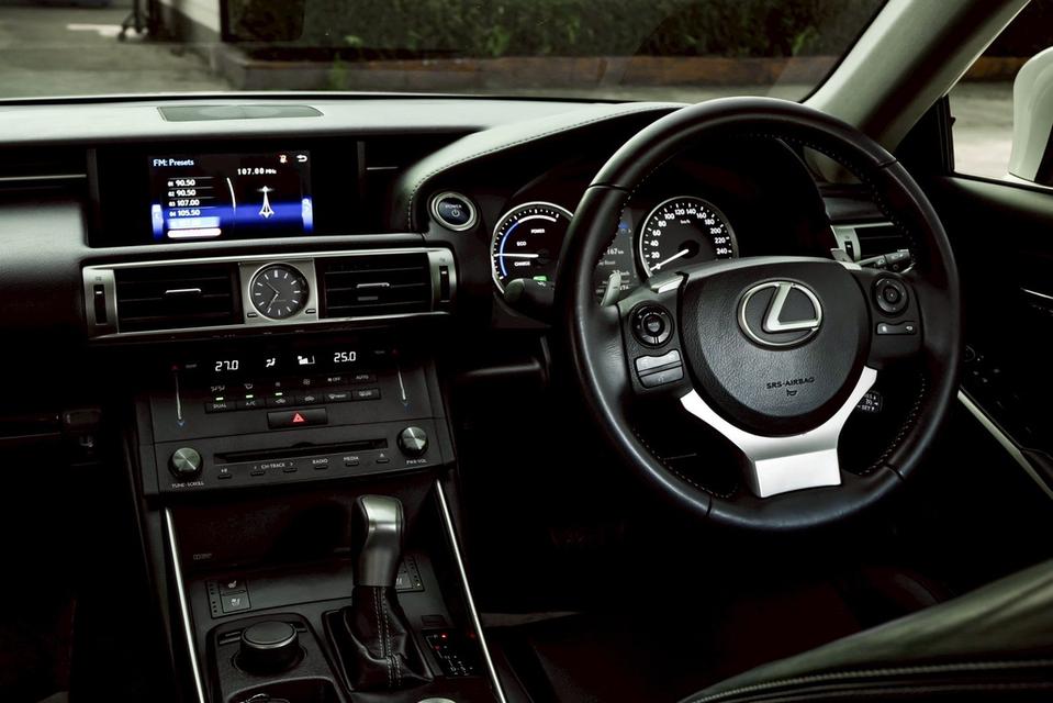 LEXUS IS300h 2.5 Luxury AT 2016 รูปที่ 10