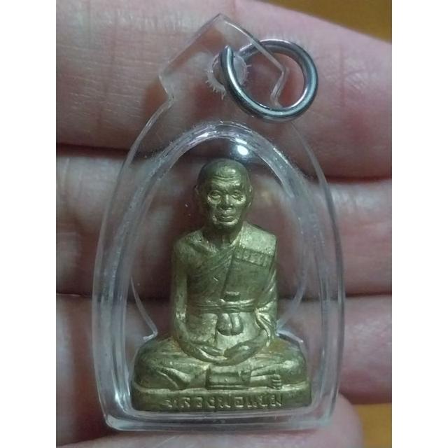 รูปเหมือนปั๊มหลวงพ่อแช่ม รุ่นสร้างโรงพยาบาล(หลังคาระเบิด) วัดดอนยายหอม จ.นครปฐม ปี ๒๕๓๕ สภาพดี ของพร้อมส่งครับ