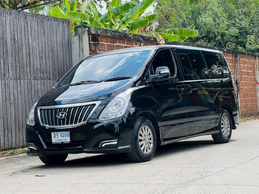 ขาย hyundai h-1 ปี 18 ตัวท็อป elite ดีเซลประหยัดๆ มีประกันเครื่องเกียร์ให้