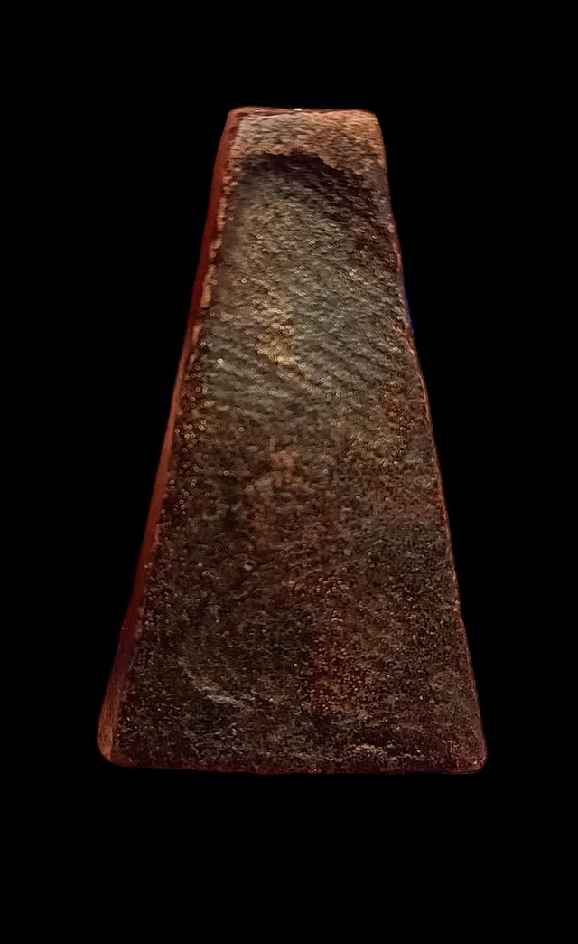 พระผงสุพรรณ หลวงพ่อมุ่ย วัดดอนไร่ จ.สุพรรณบุรี พิมพ์ใหญ่ เนื้อดำ รูปที่ 2