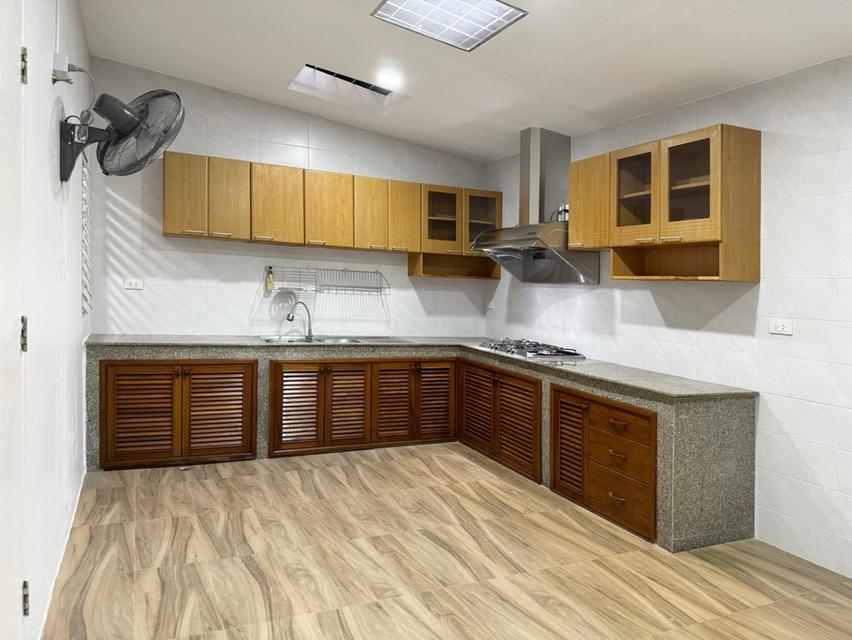 ขาย / เช่าด่วน ทาวน์เฮ้าส์ 4 ชั้น หมู่บ้าน วราธรวิลล์ พัฒนาการ 44 15