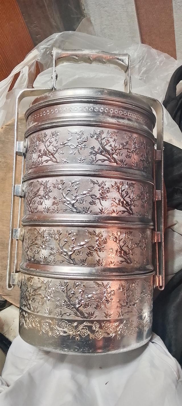 ปิ่นโตอลูมิเนียมลายไทย 4 ชั้น ขนาดใหญ่ 18-20 ซม. รูปที่ 6