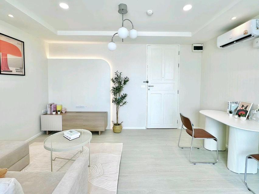 คุ้มที่สุดในรัชดา! ห้องแต่งสวยตรงปก 39 ตร.ม. 1ห้องนอน1รับแขก พร้อมอยู่เพียง 2.1 ล้าน 💥 ลากกระเป๋าพร้อมเข้าอยู่ได้เลย! ชั้น 5 ทำเลดี 11