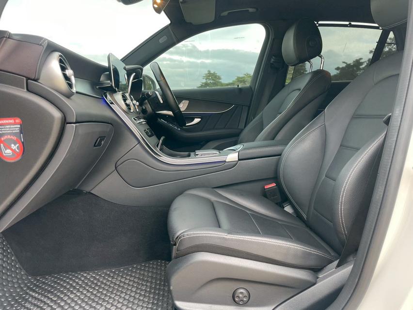 Mercedes Benz GLC300e AMG Dynamic 4MATIC Facelift ปี2022  18