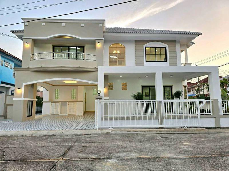 หมู่บ้านศิลปการพาร์ค3 ถนนบ้านกล้วย-ไทรน้อยบ้านเดี่ยว 2 ชั้น ตกแต่งใหม่พร้อมอยู่ หลังมุมถนนเมน สำหรับครอบครัวใหญ่ 3